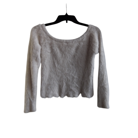 Like new! Soft white Divided faux fur white cropped sweater Size Medium - Picture 2 of 5